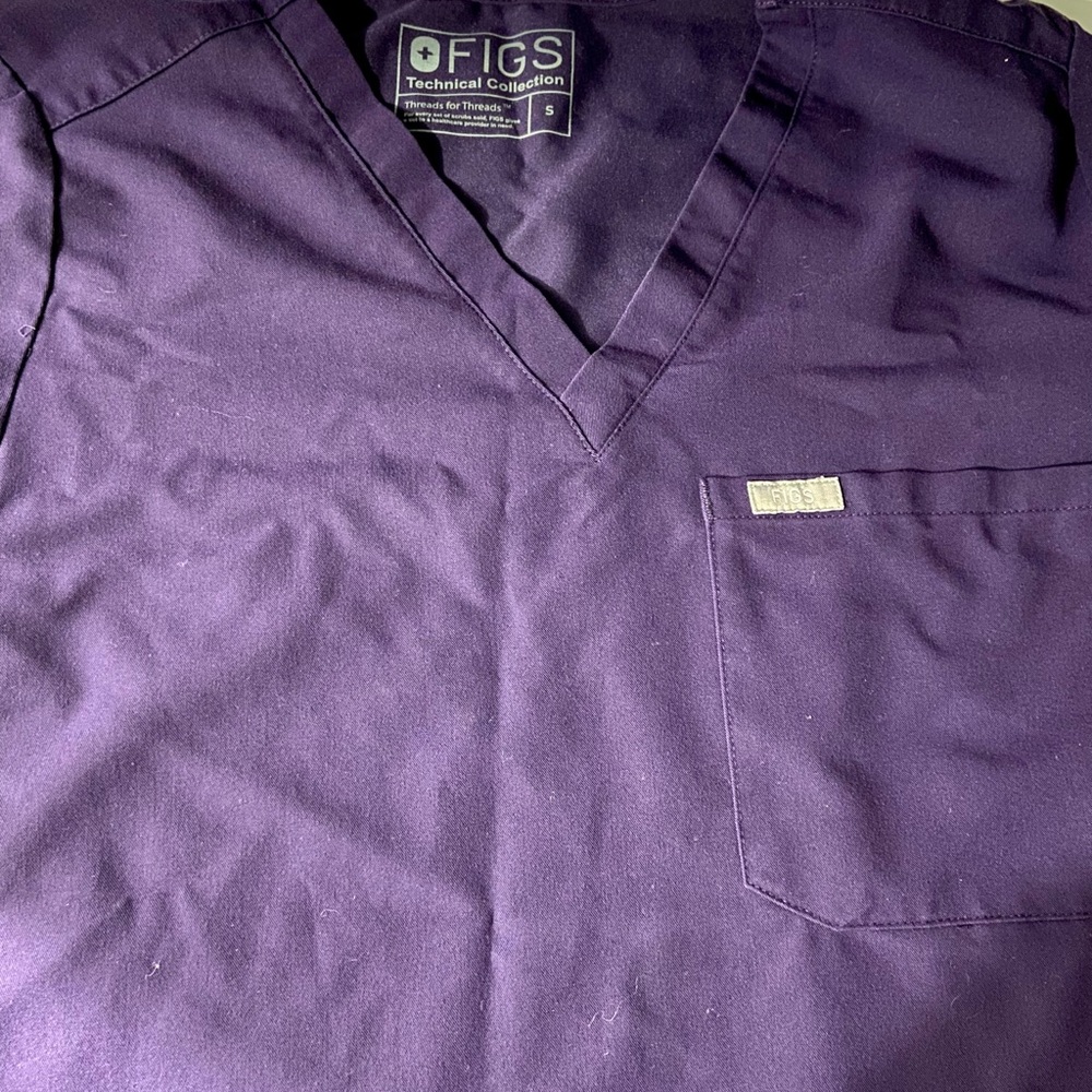 Figs scrub top